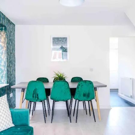 Spacious 5 Bedroom Home Hosted By Mcr Dens 曼彻斯特 外观 照片